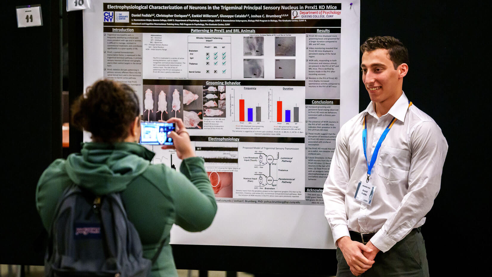 A student presents his project at the annual NEURON Conference