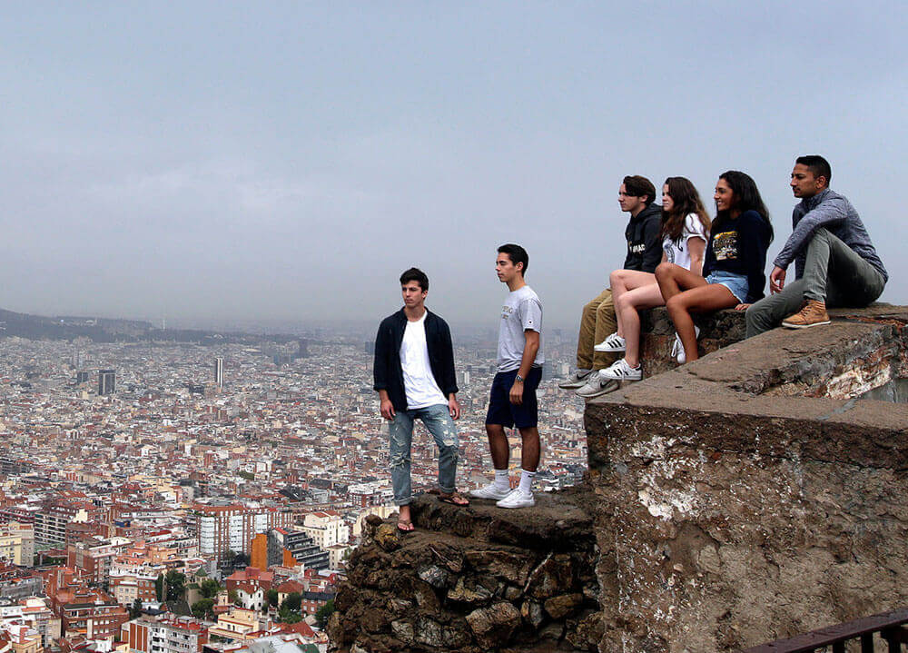 A group of Quinnipiac students look out over the city of Barcelona from a hilltop