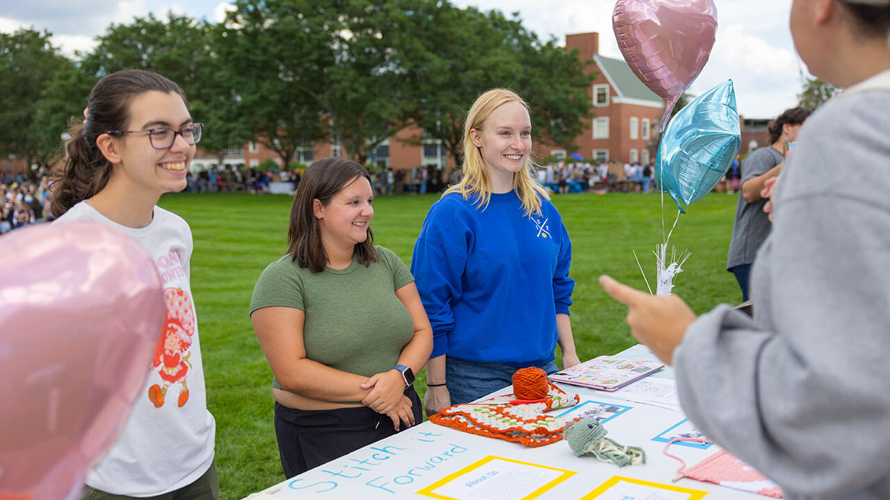 Students explore and look at all the tabling clubs on the Quad